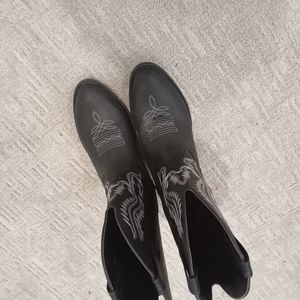 Size 12 men's cowboy boots